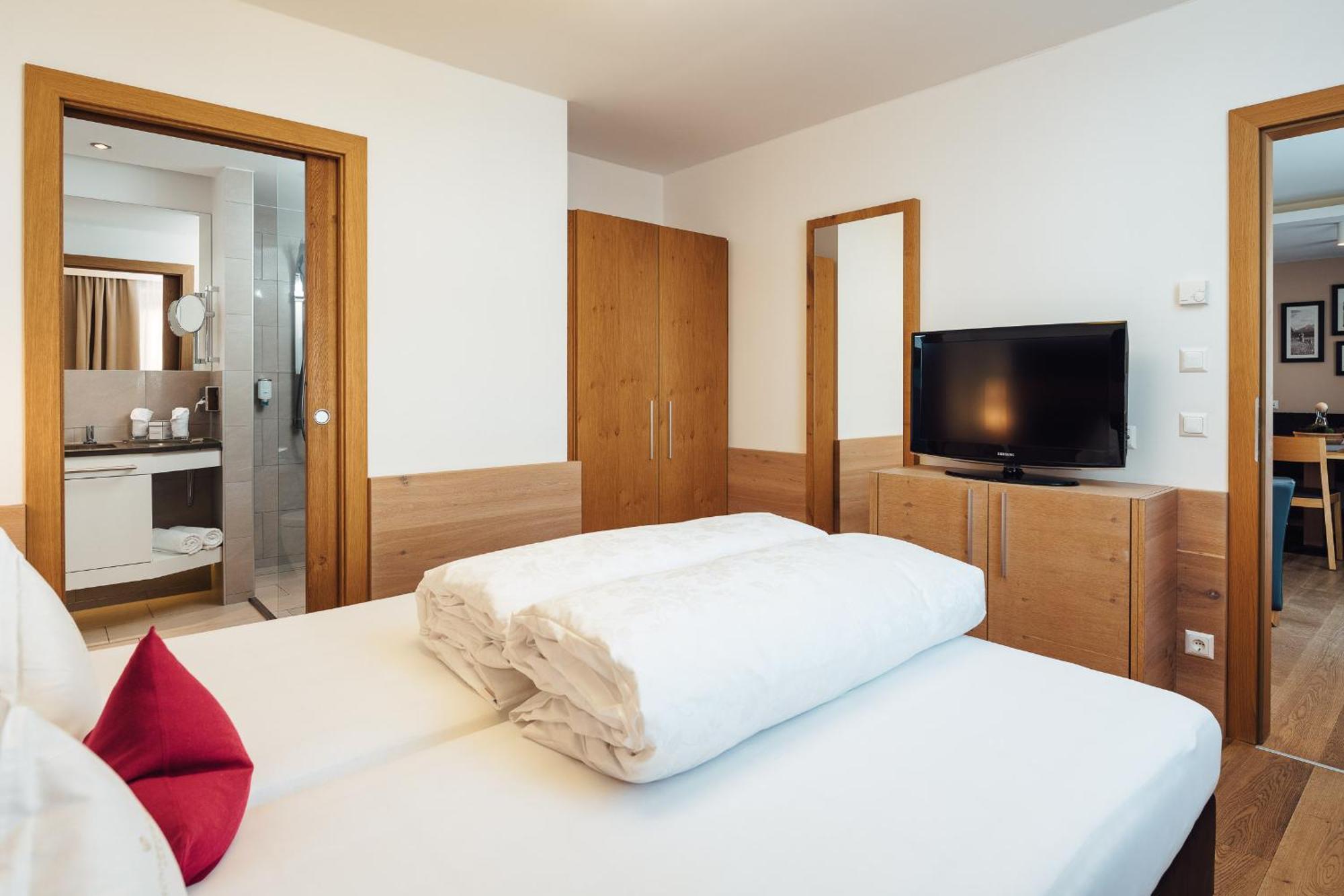 Schneeweiss Lifestyle - Apartments - Living Serfaus Rum bild